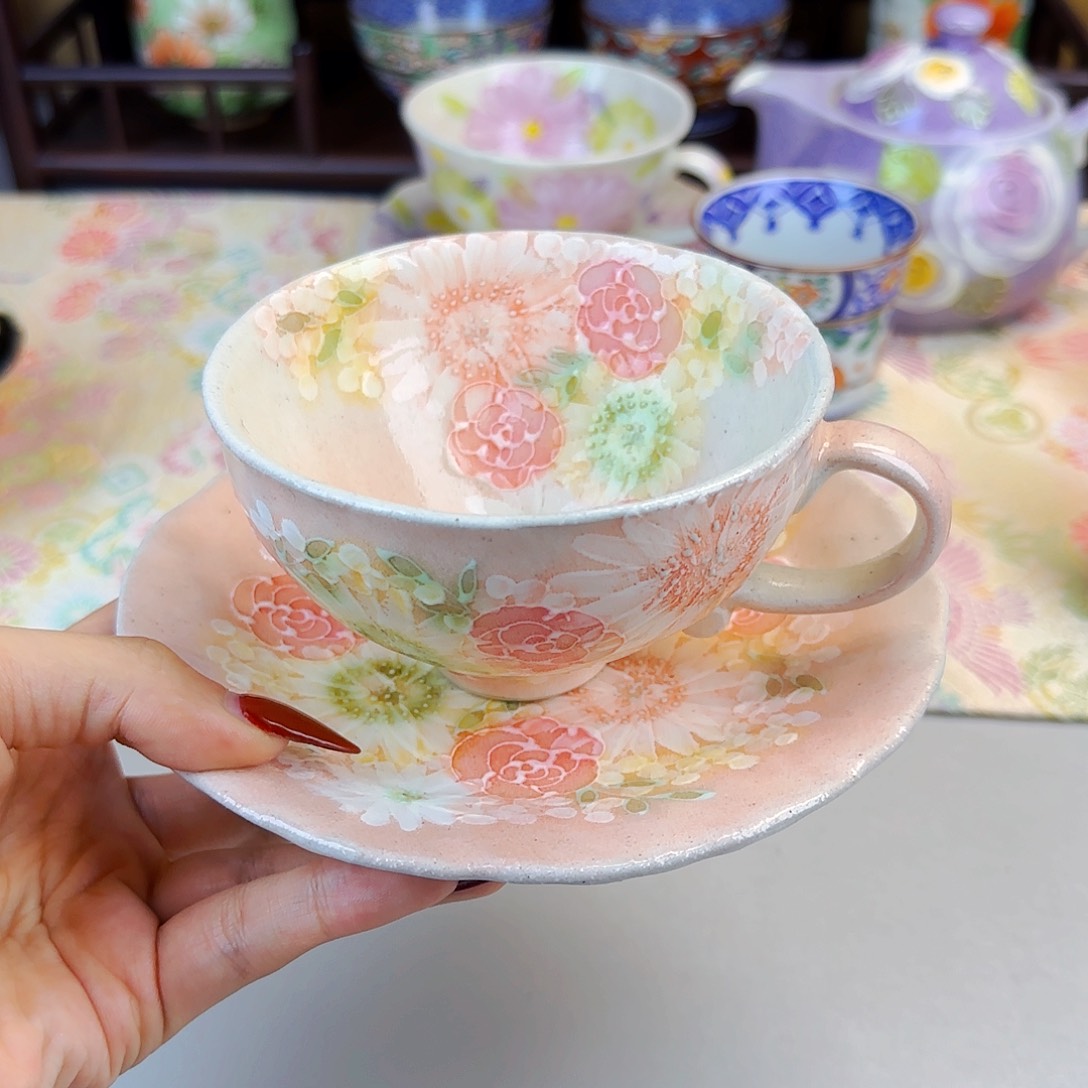 他家茶具瓷器真美！！