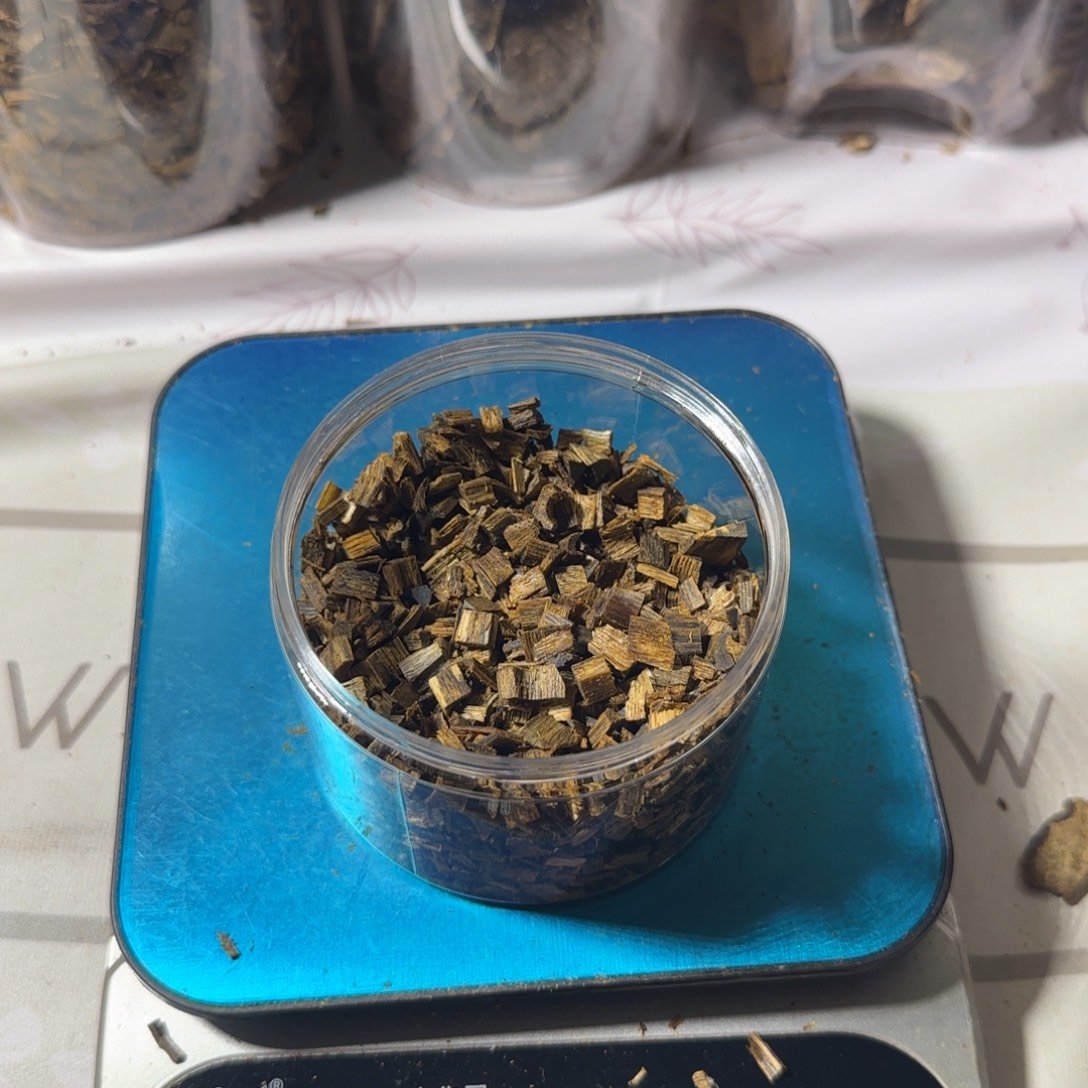 小***邱沉香碎屑沉香白奇