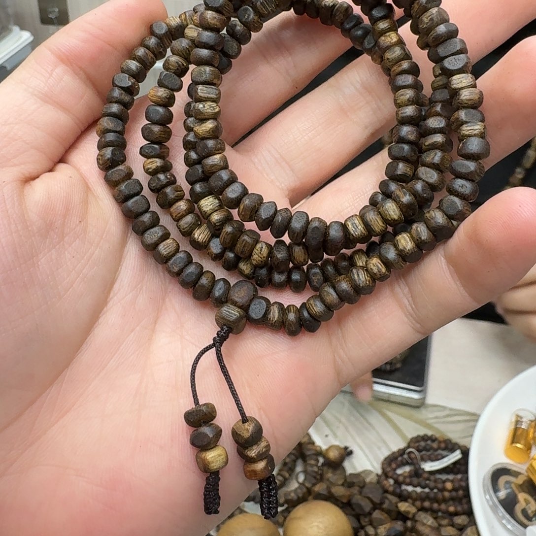 沉香沉香碎屑白棋沉水浮多圈 13 克多样性发一