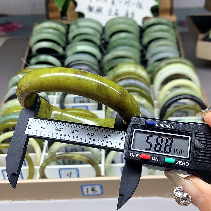 未镶嵌蛇纹石玉手镯16