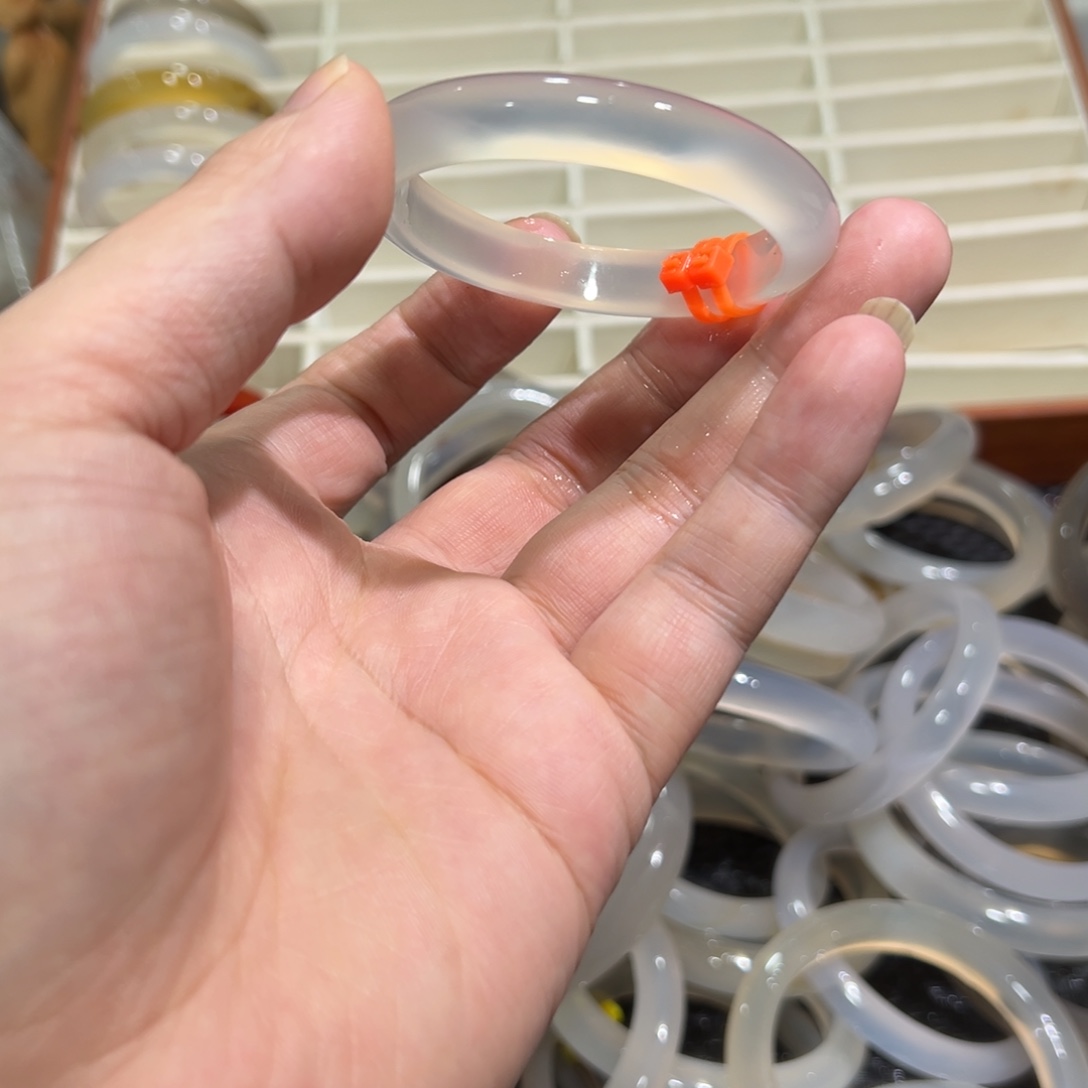 玛瑙/玉髓未镶嵌手镯5051圈有包容1.0