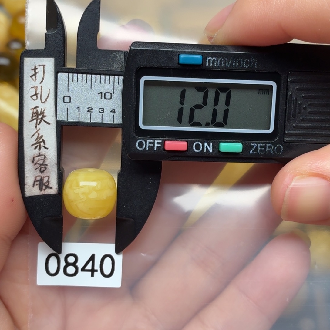 夏****蜜蜡未镶嵌裸石蜜蜡