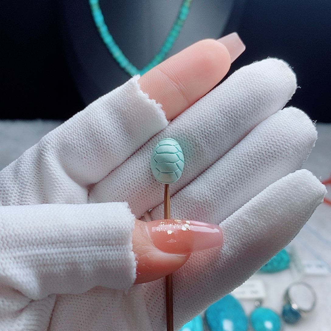 绿松石未镶嵌颈饰