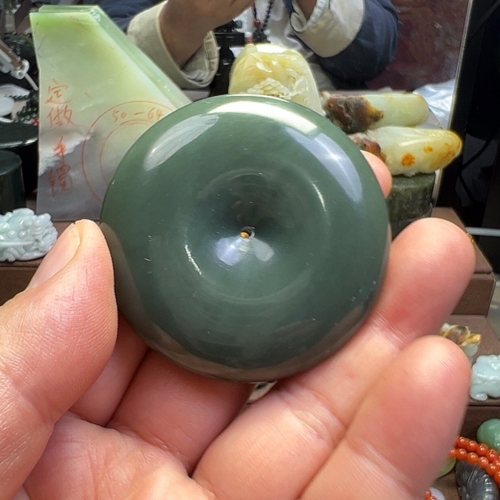 和田玉未镶嵌颈饰平安扣