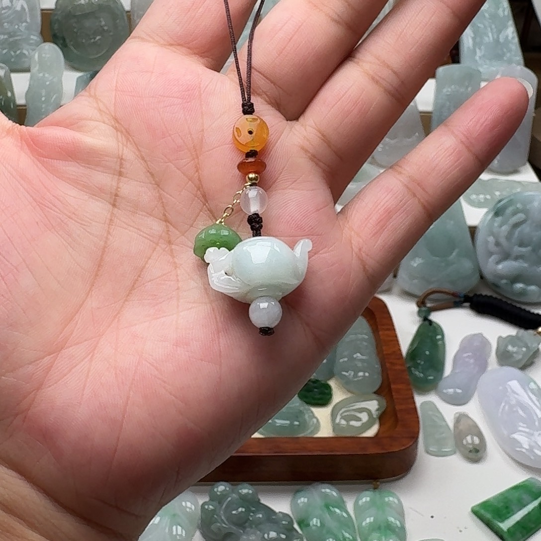 翡翠未镶嵌颈饰38