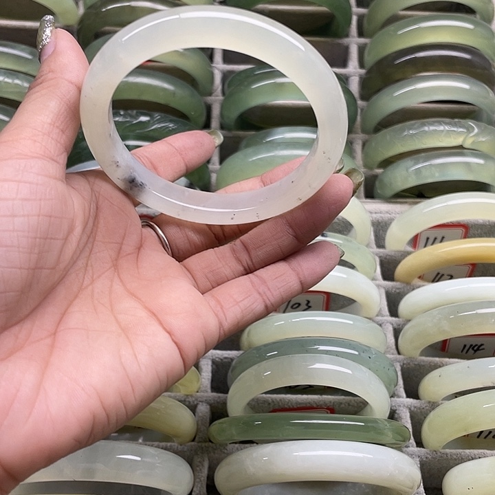 蛇纹石玉未镶嵌手镯85