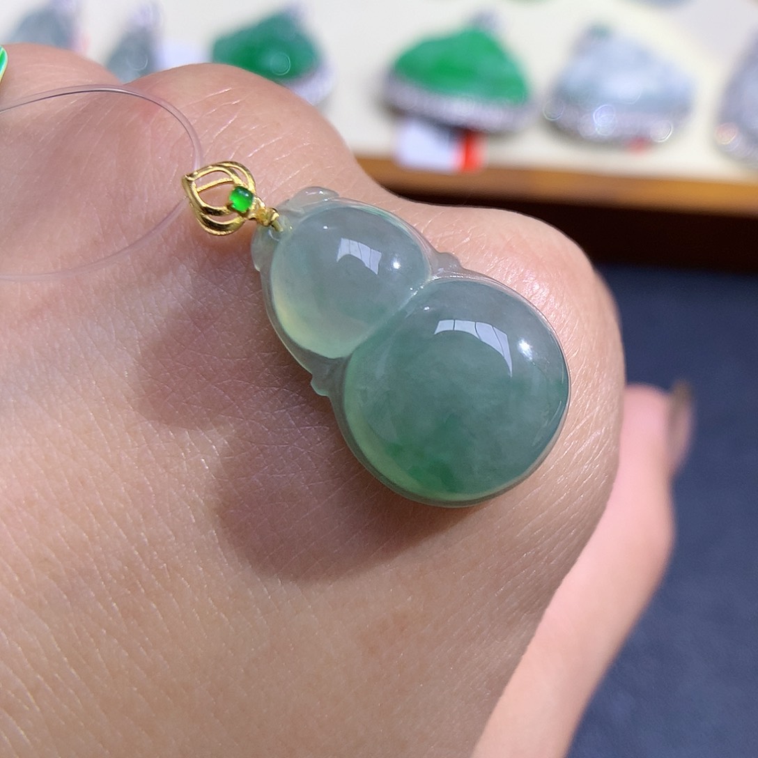 翡翠颈饰18K金镶嵌葫芦