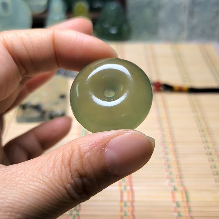 岫玉吊坠(不含链)未镶嵌两***云