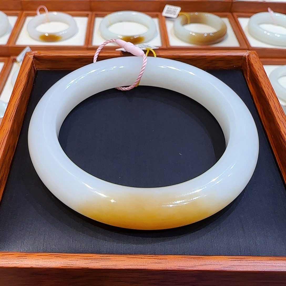 和田玉手镯未镶嵌糖白56