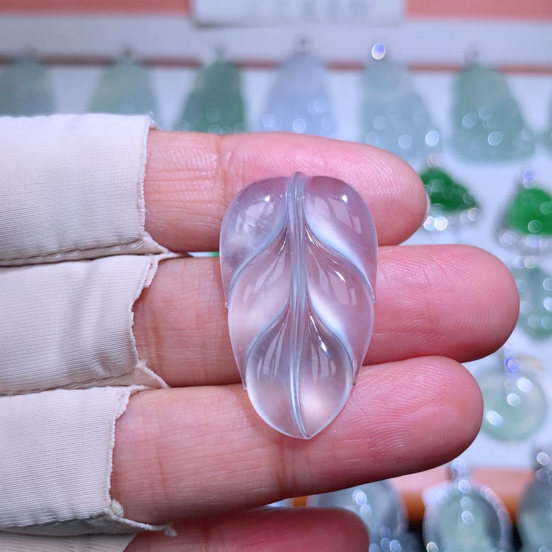 翡翠未镶嵌颈饰叶子