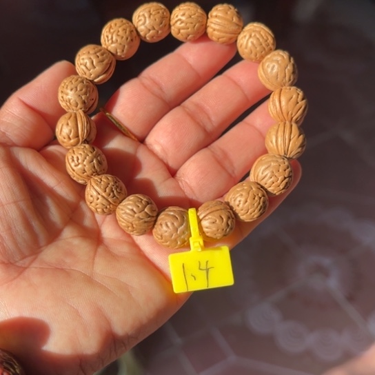 焰***旭木质野生桃核手串