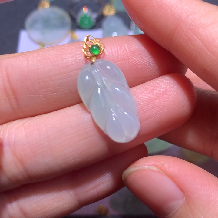 翡翠颈饰18K金镶嵌翡翠