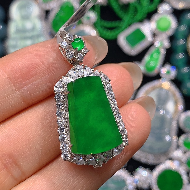 翡翠颈饰未镶嵌翡翠