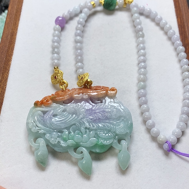 翡翠颈饰未镶嵌吊坠