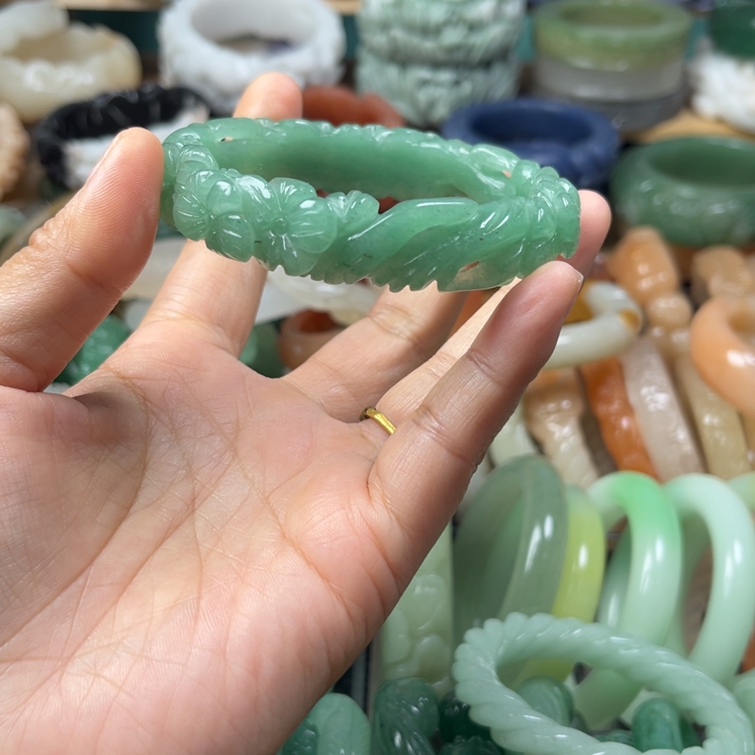 石英质玉未镶嵌纯手工雕花手镯