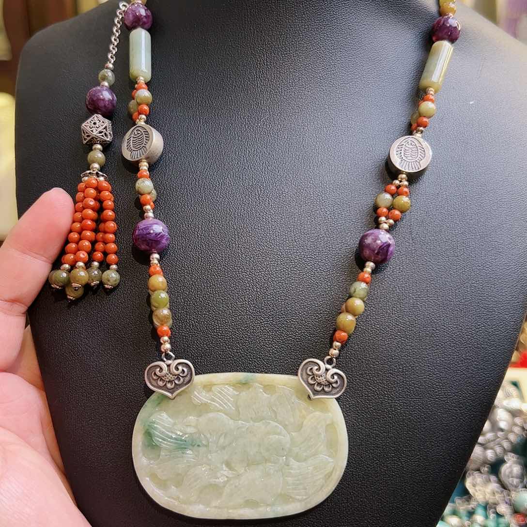 翡翠颈饰未镶嵌古风