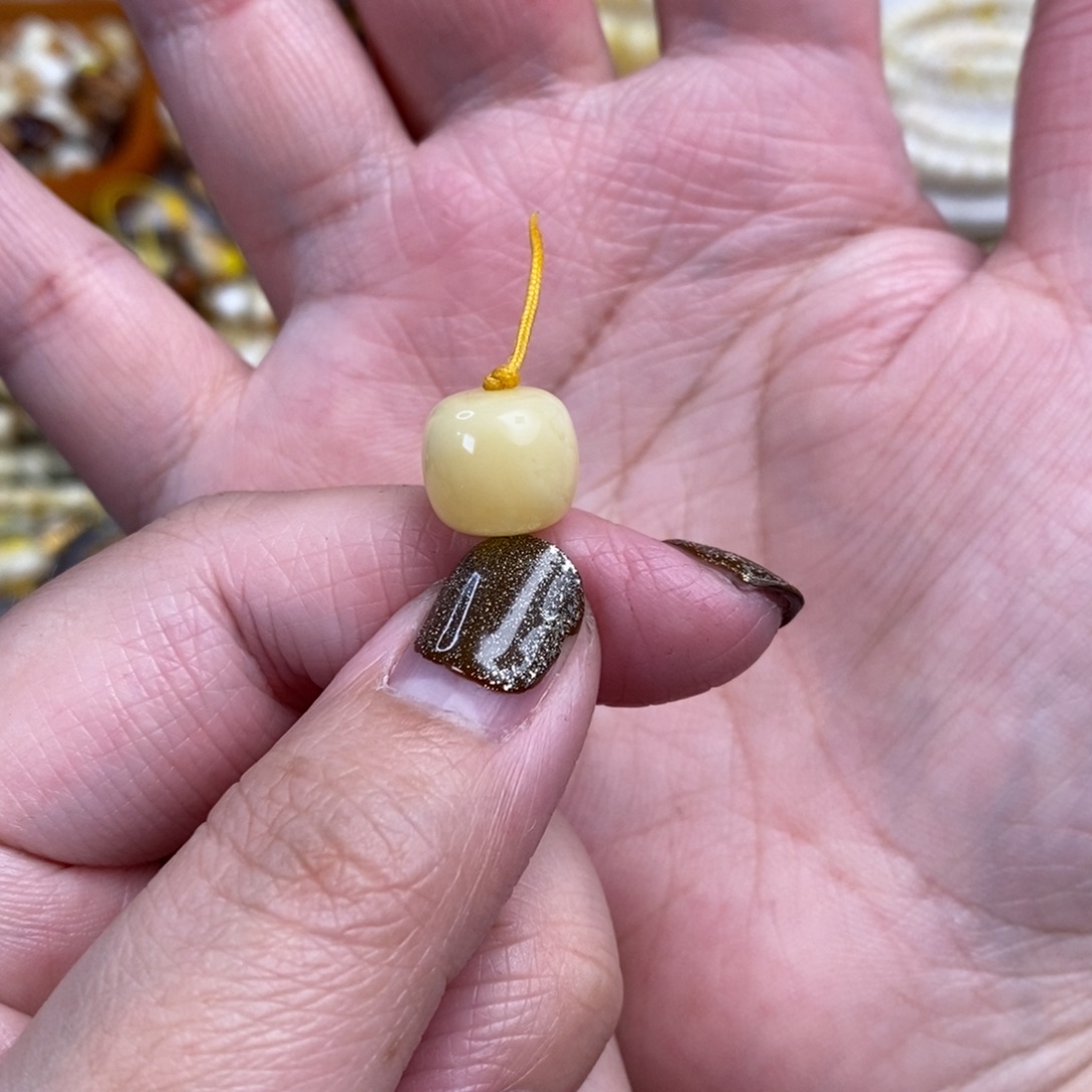 未镶嵌琥珀裸石阿尔卑斯奶白老型11×10