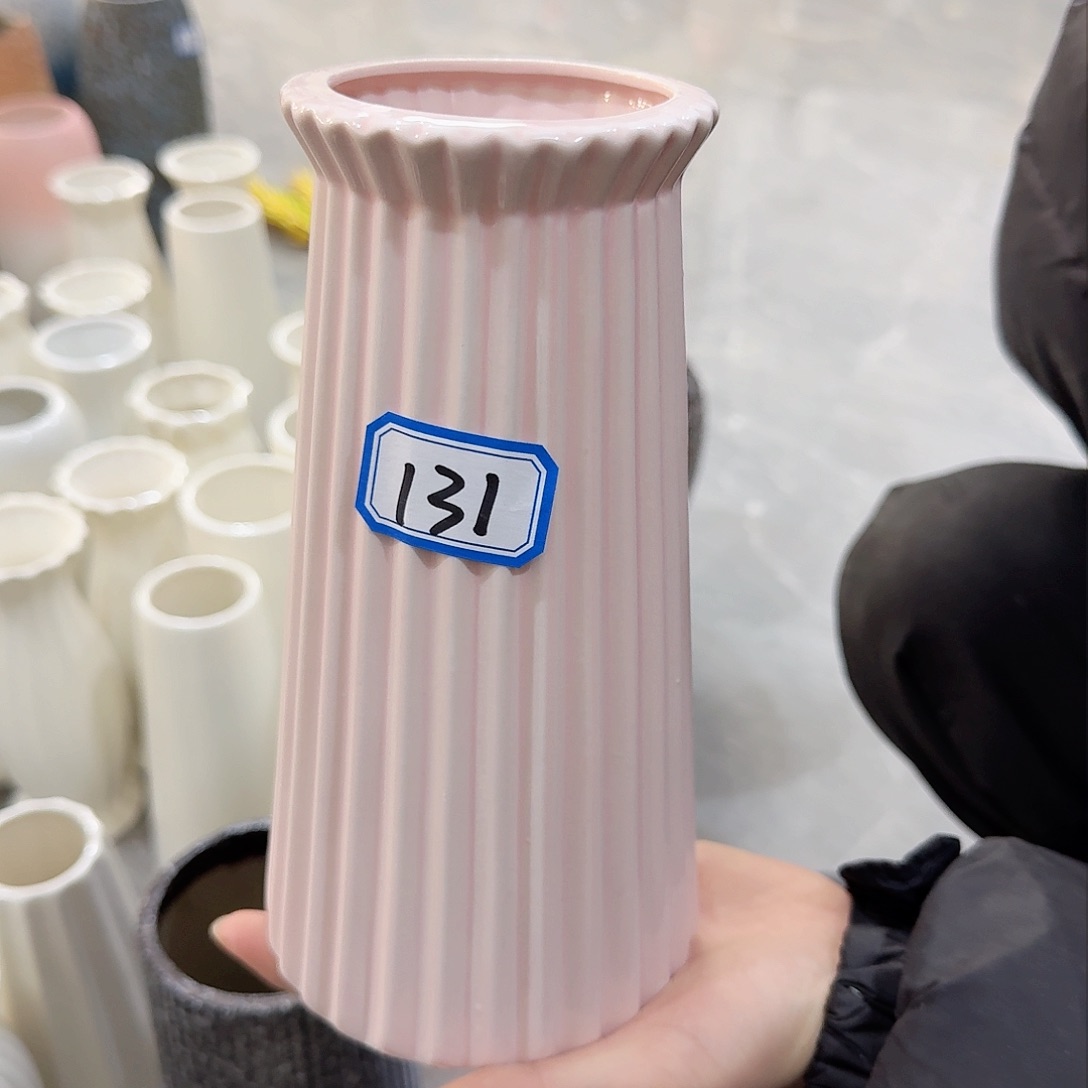 瓶131号粉色陶瓷高20厘米微瑕一个