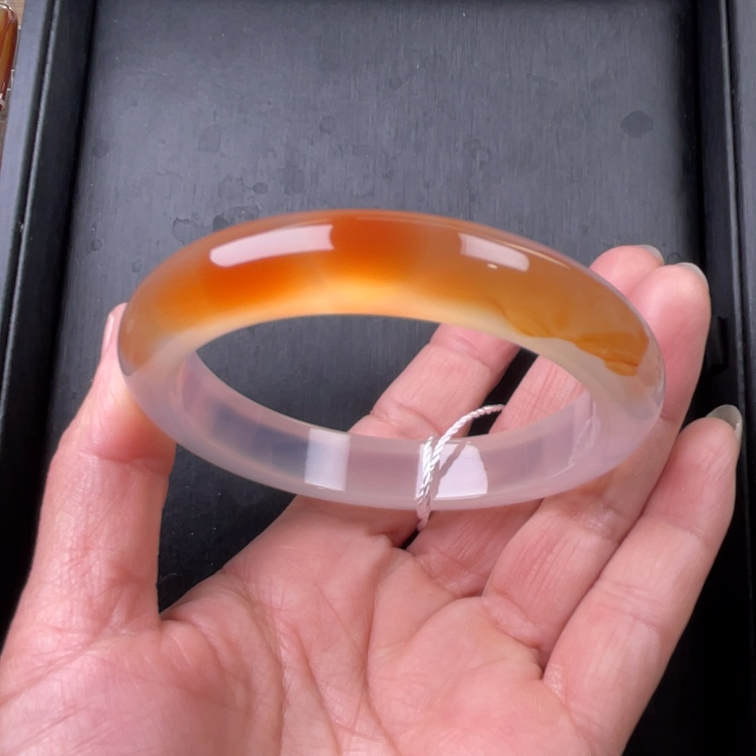 玛瑙/玉髓手镯未镶嵌60圈口