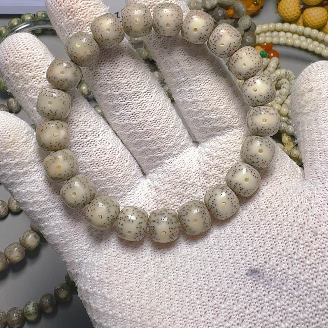星月菩提手串原生态石玉料大眼星月菩提手串