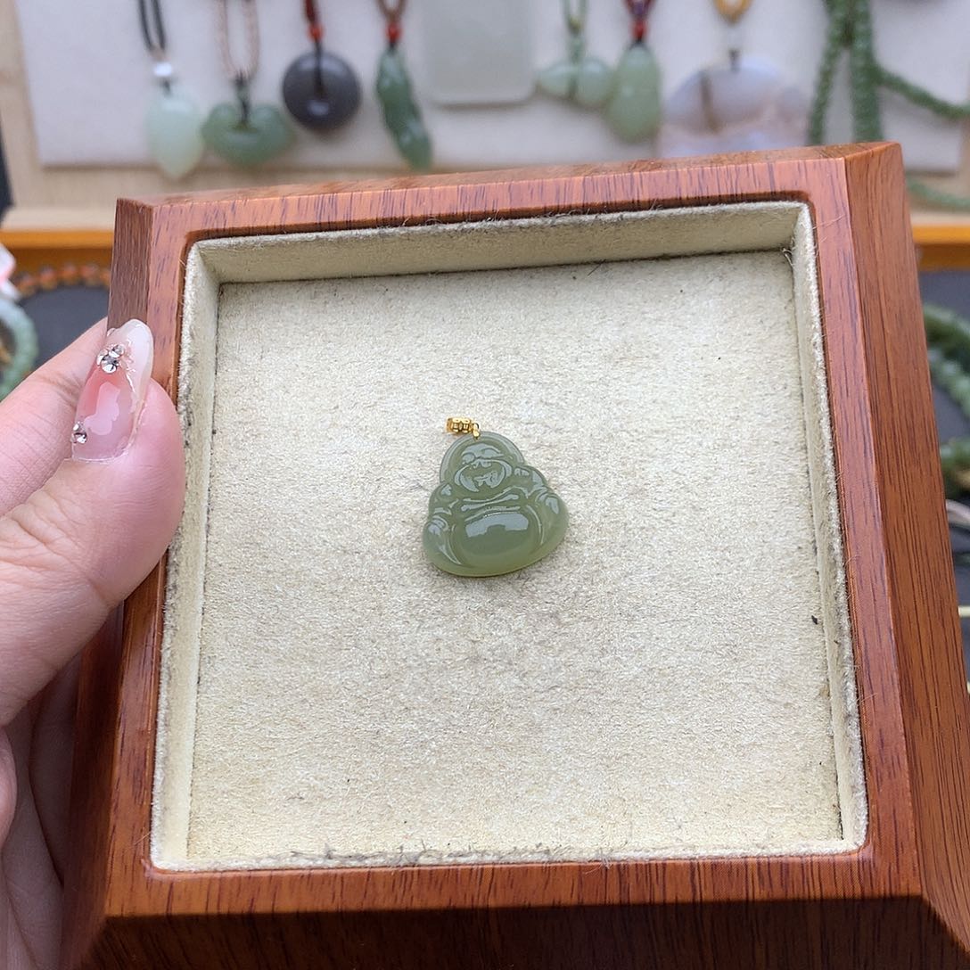 和田玉吊坠(不含链)18K金镶嵌