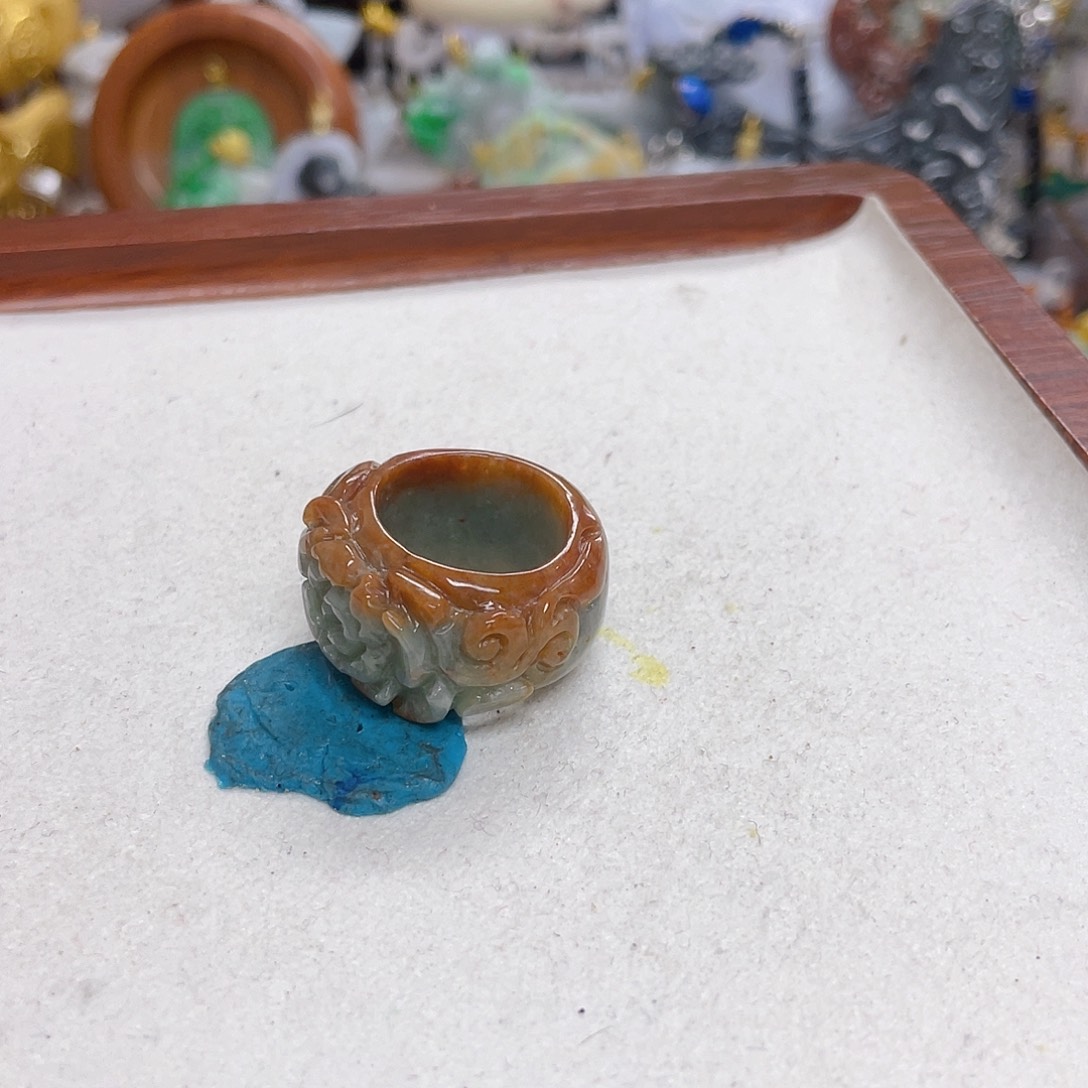 山***水翡翠未镶嵌颈饰戒圈