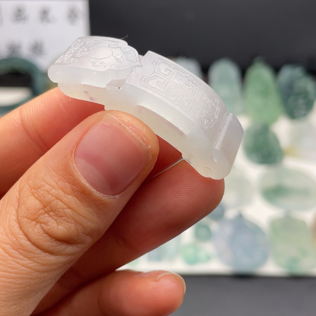 定制翡翠未镶嵌手牌