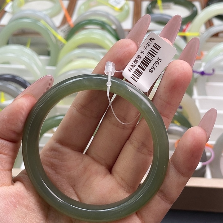 【闪购商品】未镶嵌手镯和田玉