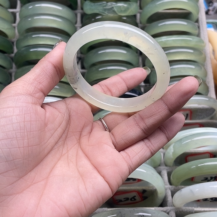 蛇纹石玉未镶嵌手镯232