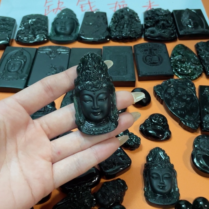 翡翠颈饰未镶嵌ℳ****。