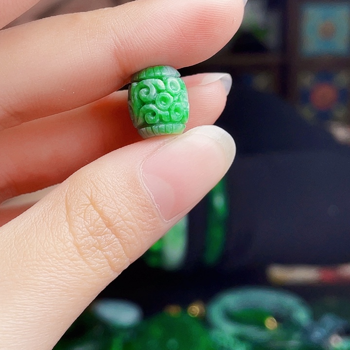 翡翠未镶嵌颈饰多样性