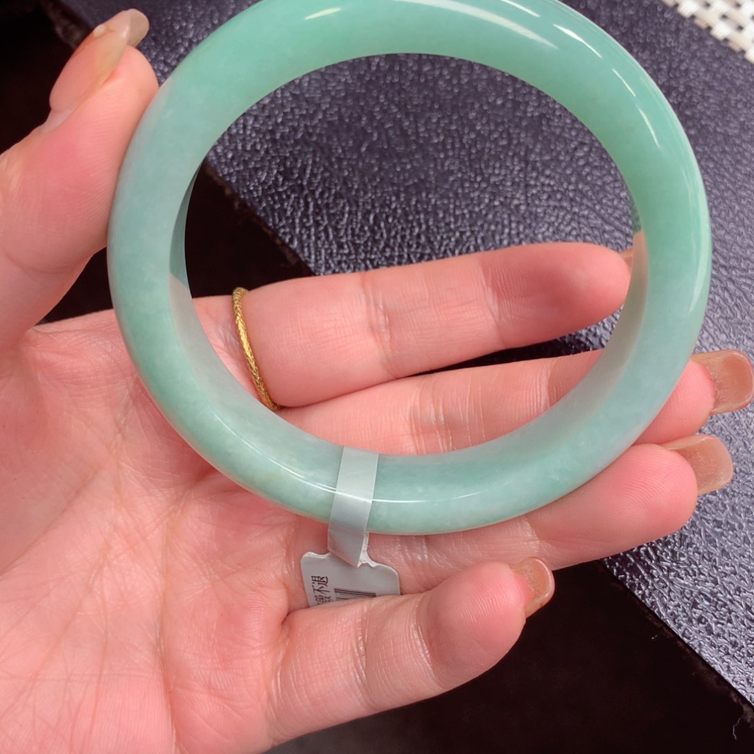 翡翠手镯未镶嵌.*.翡翠