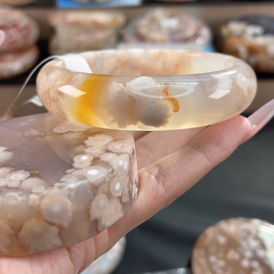 蓁***蓁石英质玉未镶嵌手镯61