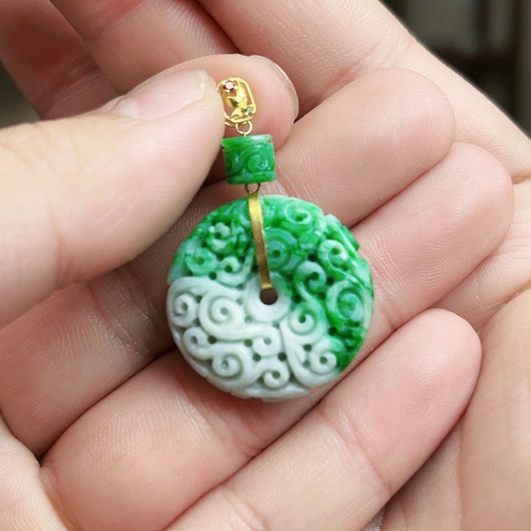 翡翠颈饰18K金镶嵌吊坠