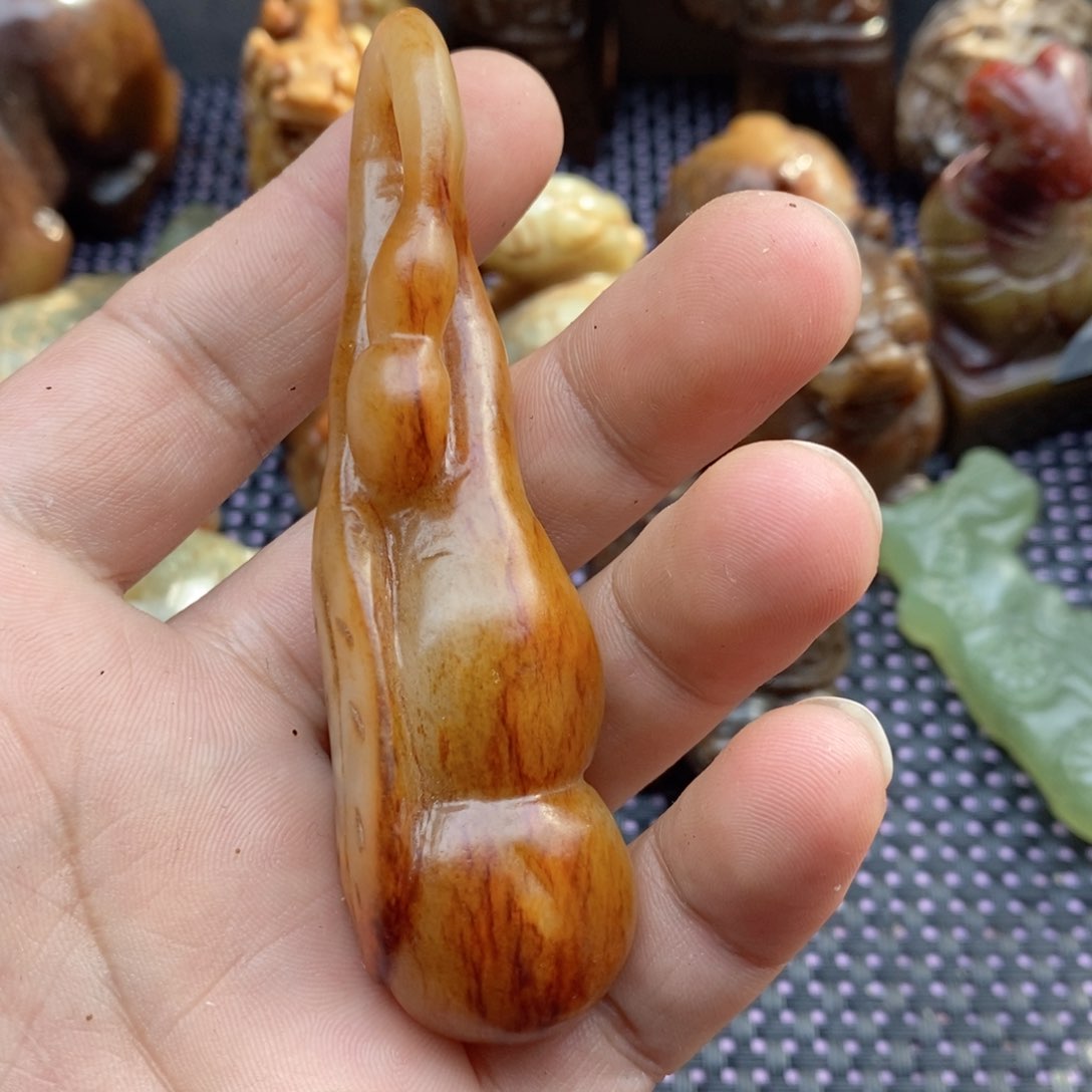 蛇纹石玉未镶嵌颈饰财****）