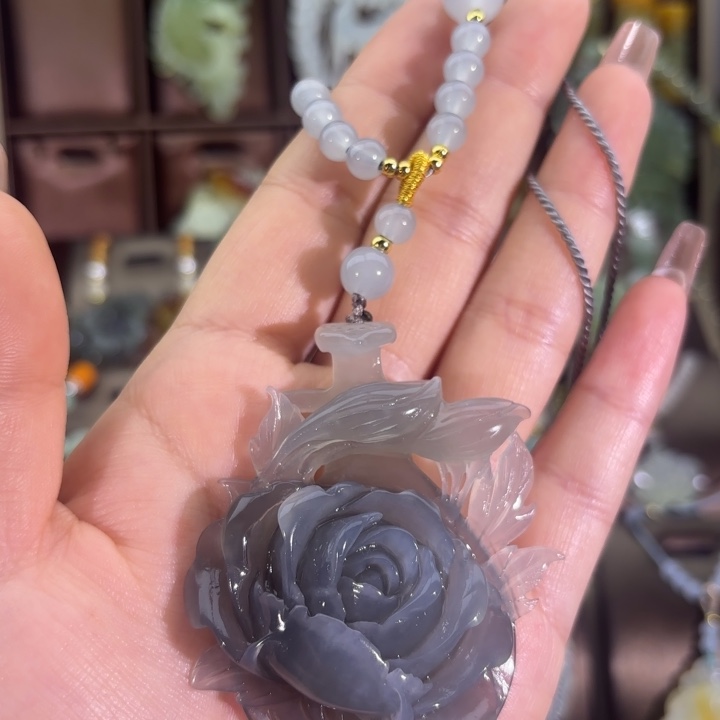 蛇纹石玉未镶嵌颈饰
