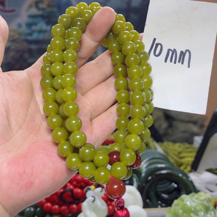 蛇纹石玉颈饰未镶嵌