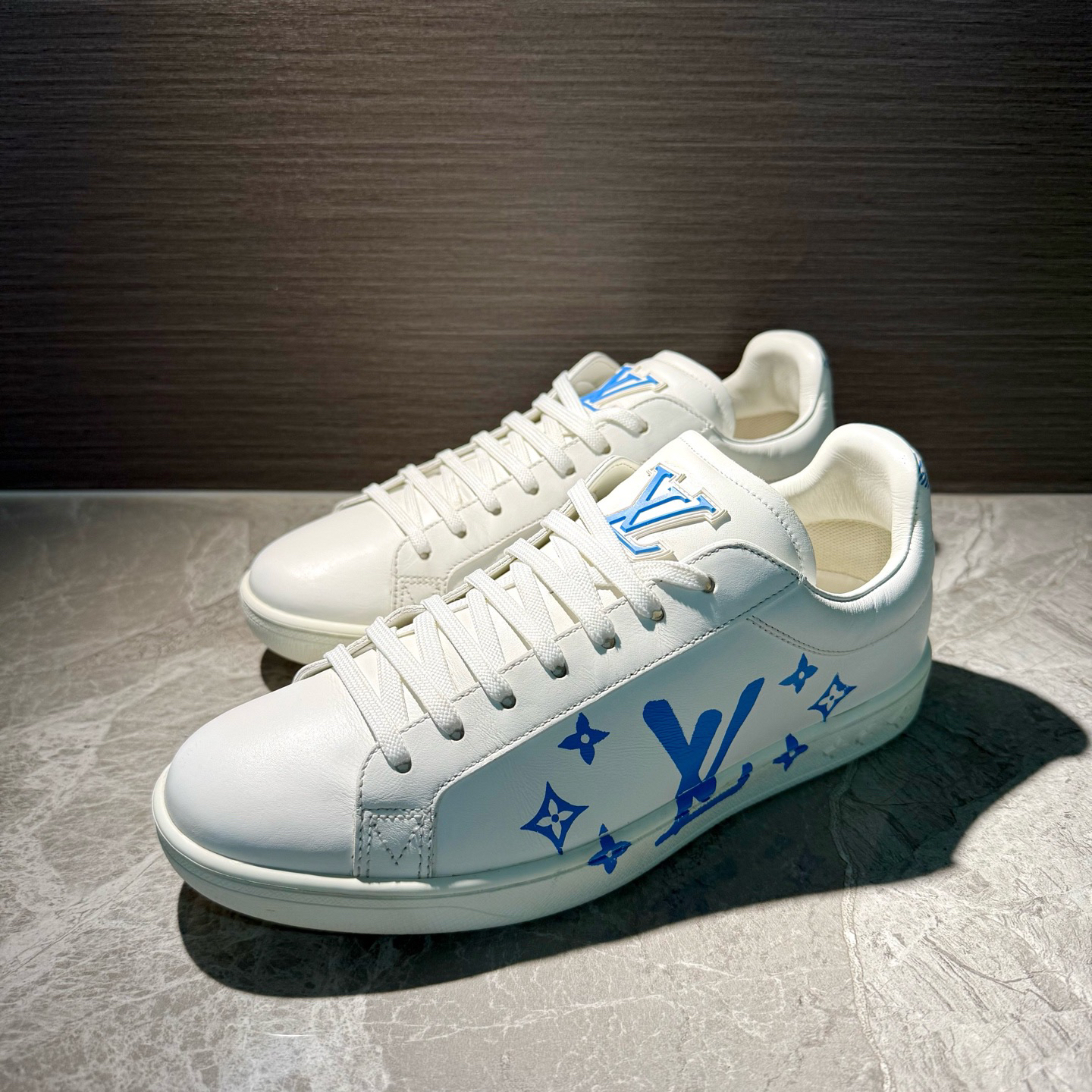 99新 LouisVuitton/路易威登 白色侧边手绘老花新款板鞋 39码