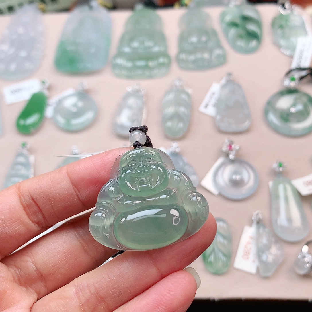 翡翠颈饰未镶嵌佛公