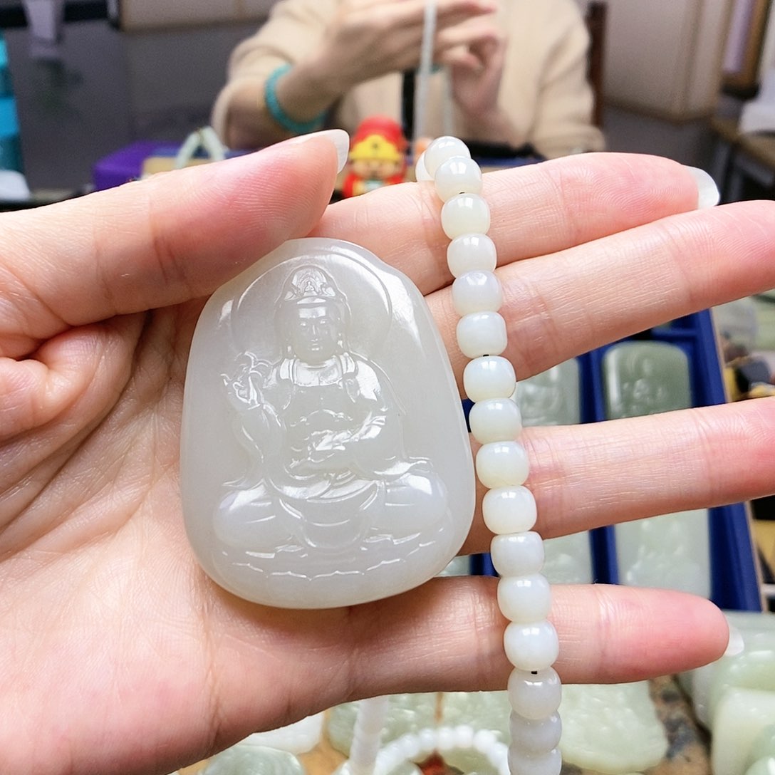 和田玉颈饰未镶嵌做***己