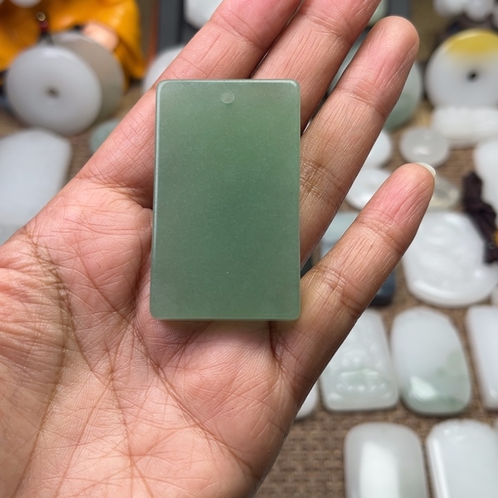 东陵石颈饰未镶嵌a****?