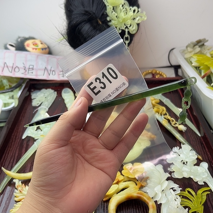 乐***乐蛇纹石玉合金发饰