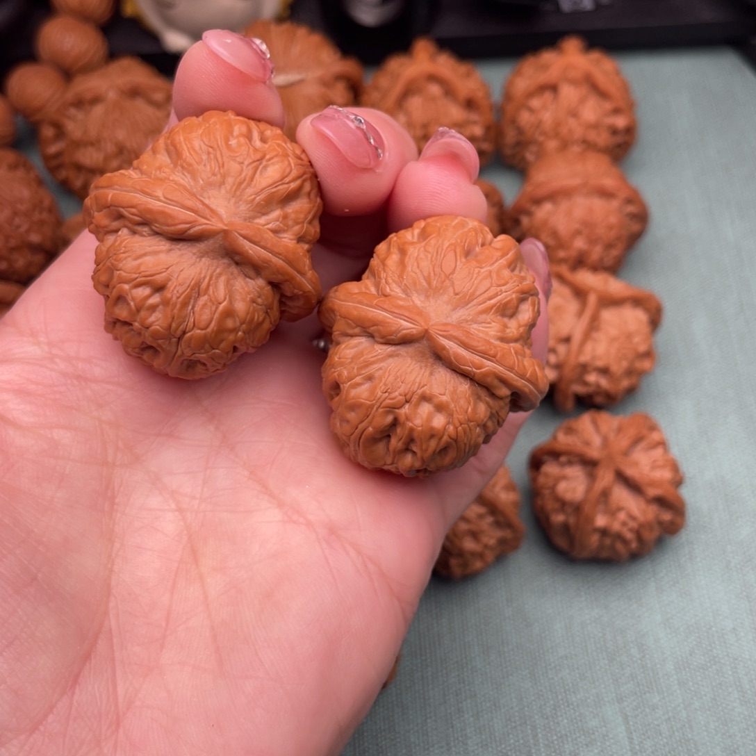 大****文玩核桃把件全品翘肩元宝39