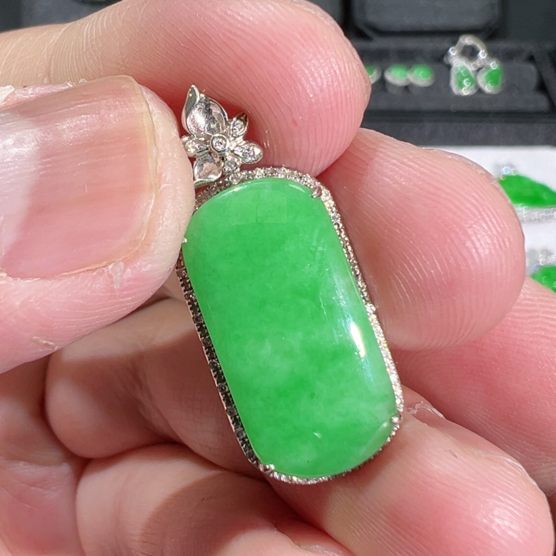 【闪购商品】翡翠吊坠(不含链)18K金镶嵌