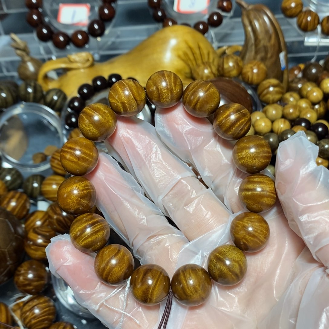 金丝楠木雕工艺品15