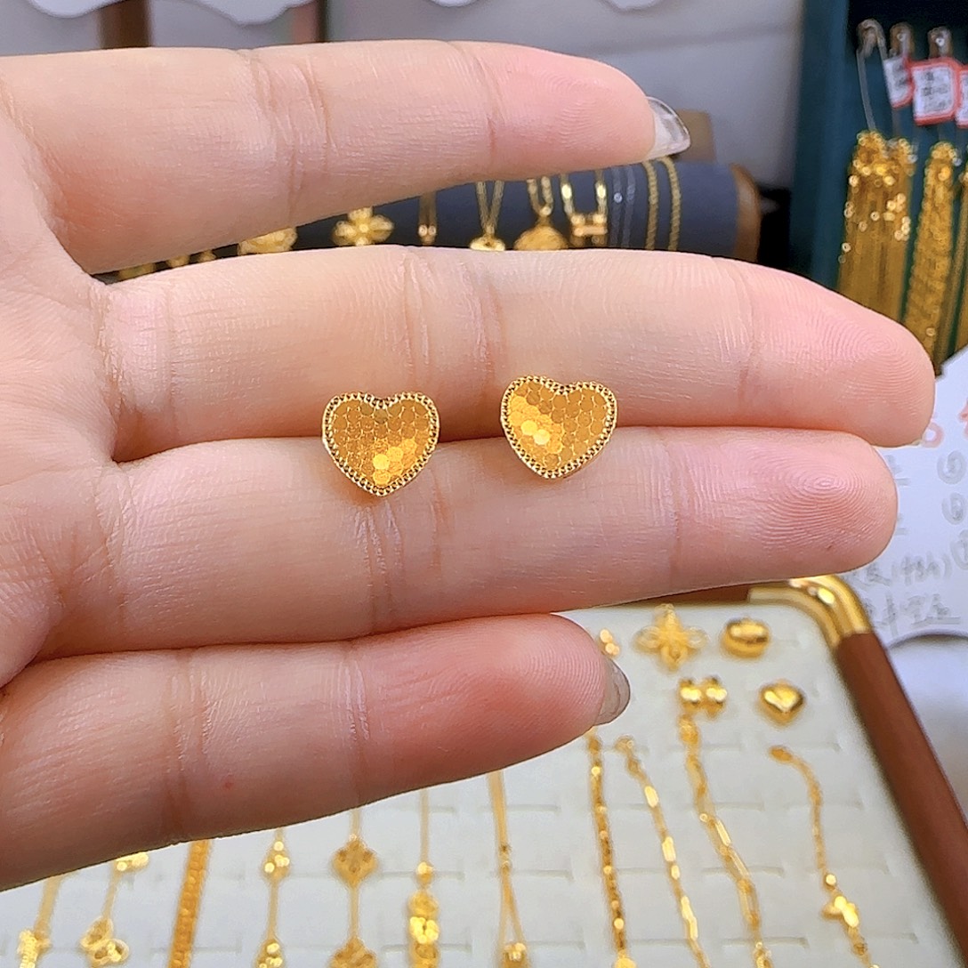 先鉴后发 一物一证 碎冰冰爱心耳钉