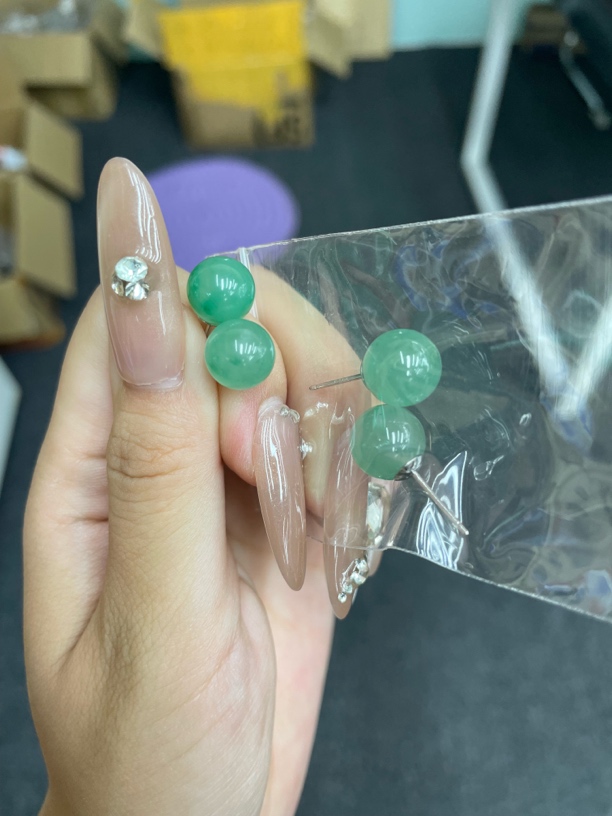 非洲翠耳钉冰种多样性发一件