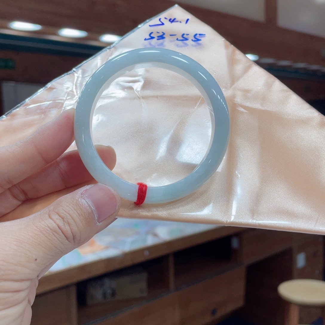 翡翠手镯未镶嵌?买断