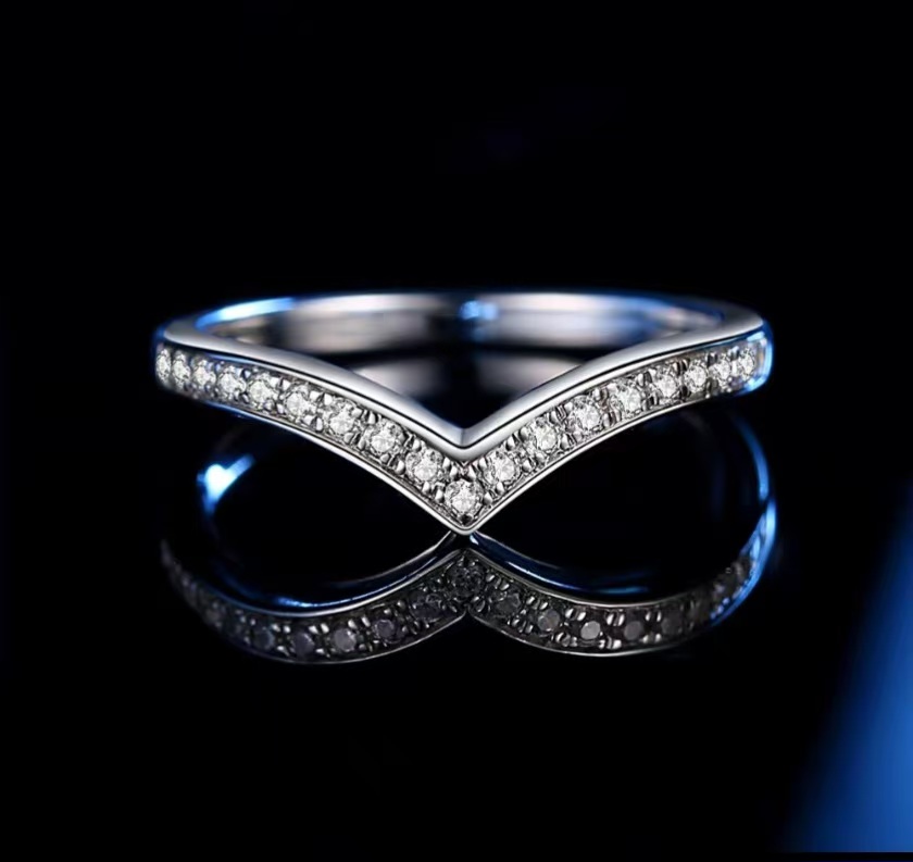0.3CT V排轻奢女戒