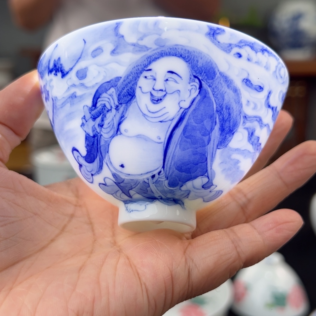 青花布袋佛人物鸡心杯